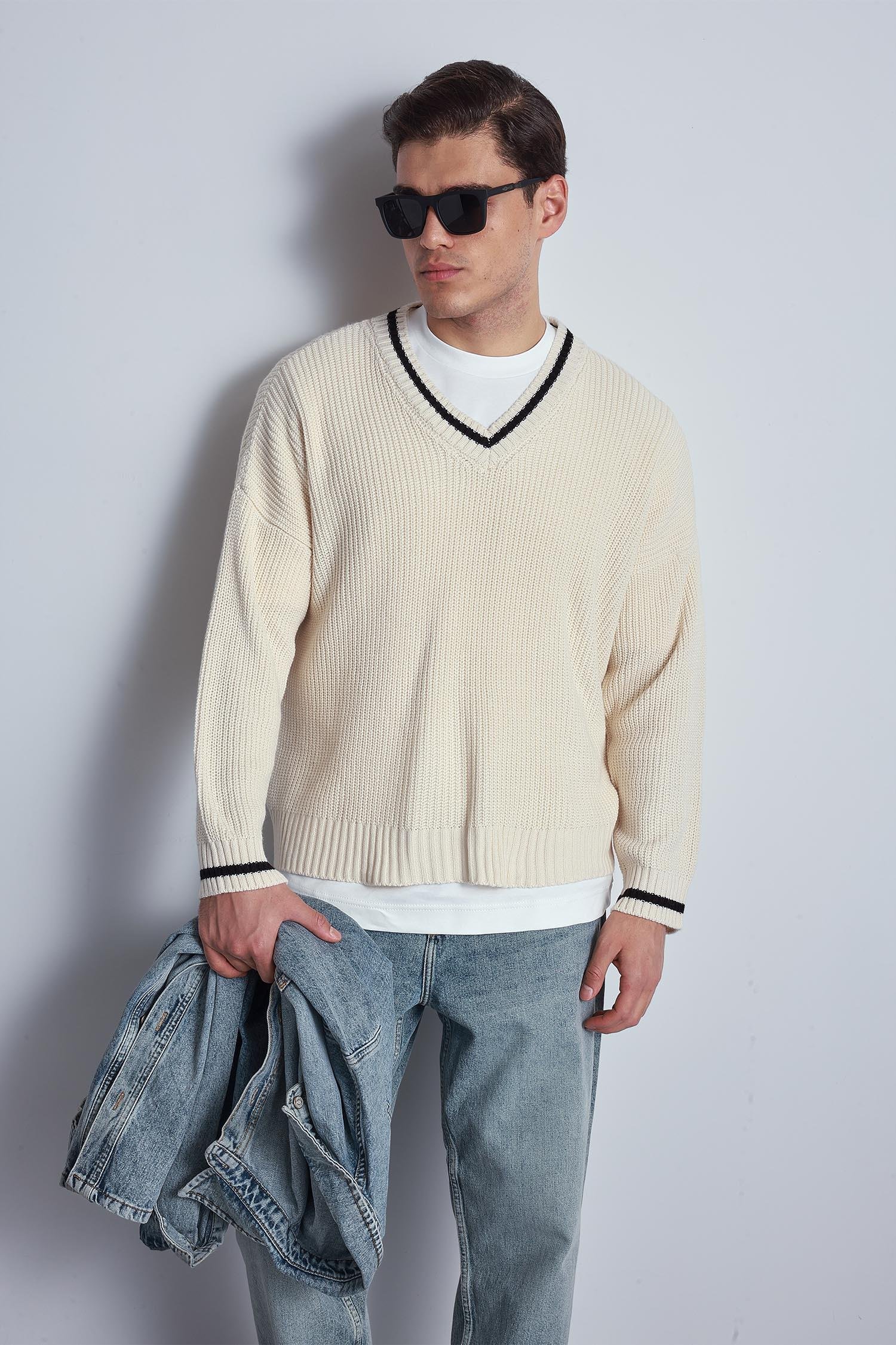 Erkek V Yaka Oversize Kontrast Detaylı Kazak Bej