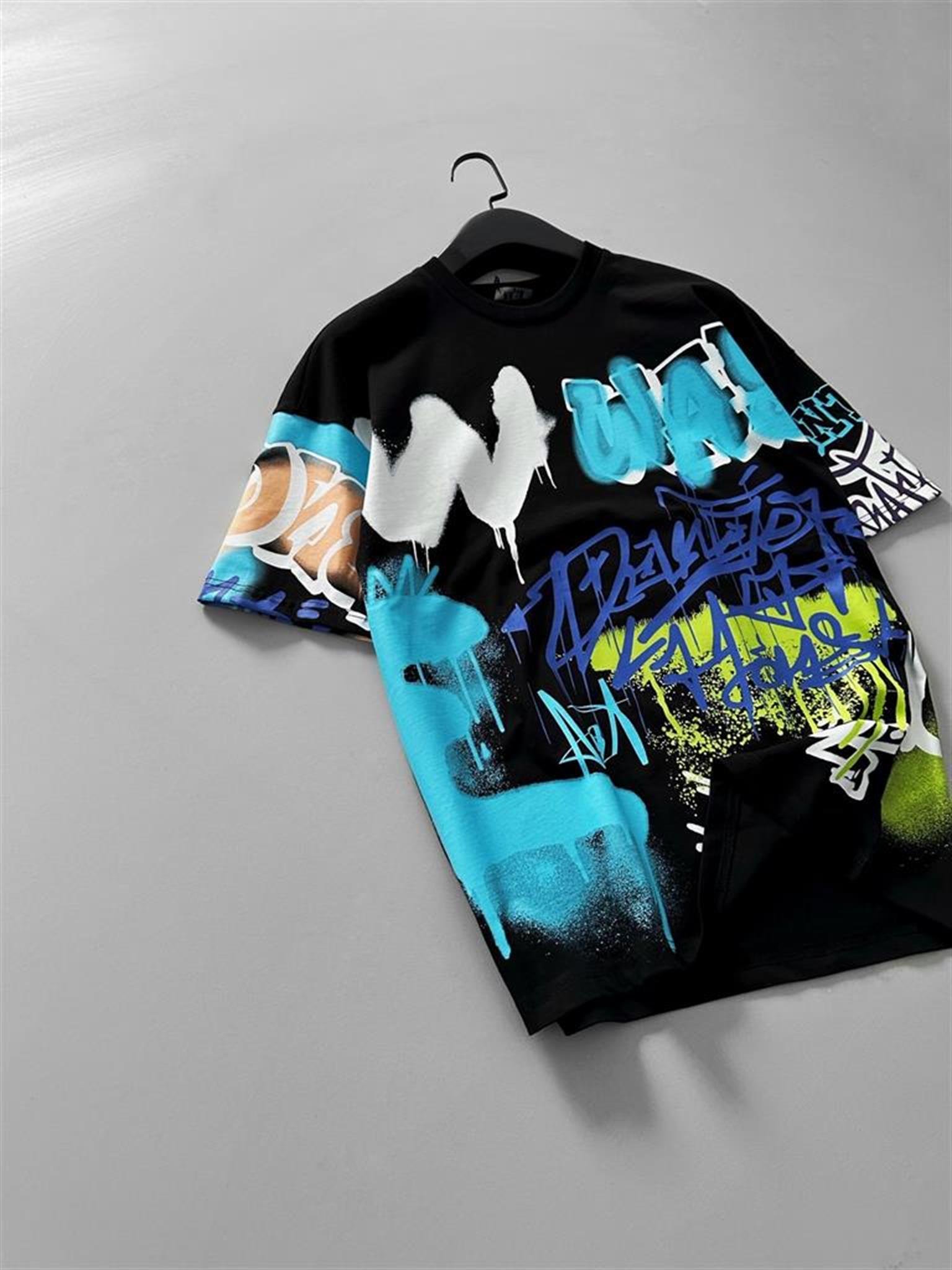 grafiti-baskılı-oversize-t-shirt-siyah