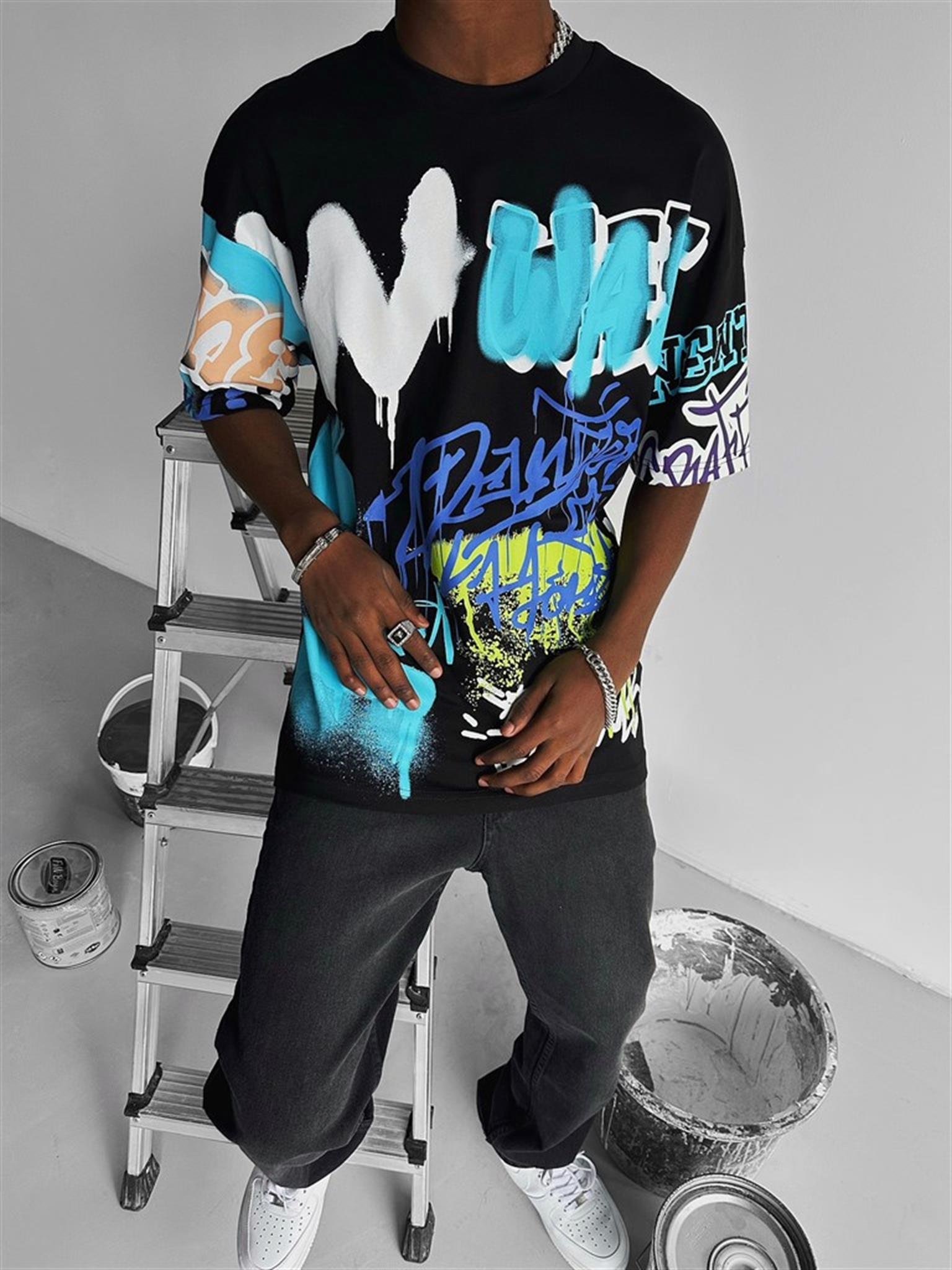 grafiti-baskılı-oversize-t-shirt-siyah