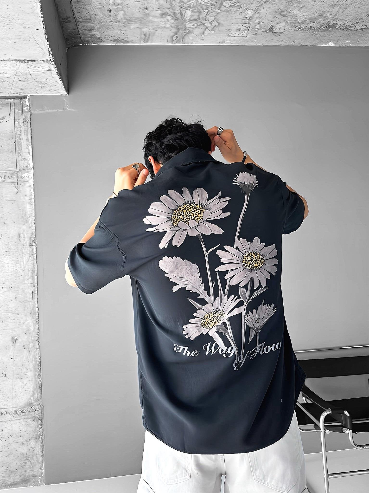 Oversize 'Flowers The Way' Baskılı Desenli Gömlek Füme