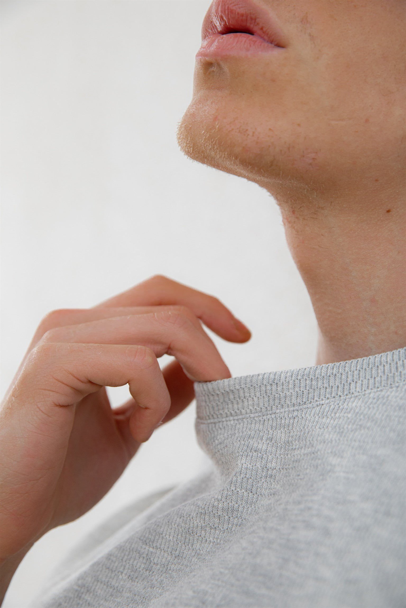 -ABLUKA-ONLİNE-Oversize-Önü-Cepli-Dokulu-T-Shirt-Gri-