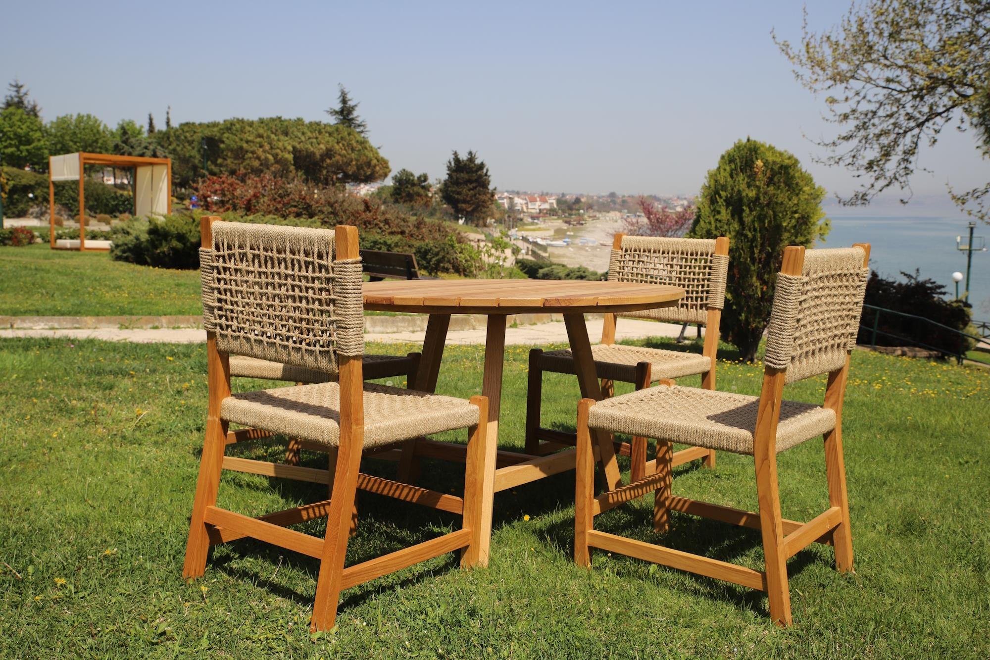 Taksim M2 Ahşap Bahçe Takımı: 120lik Yuvarlak Masa + 4 Sandalye Set, Masif Kestane