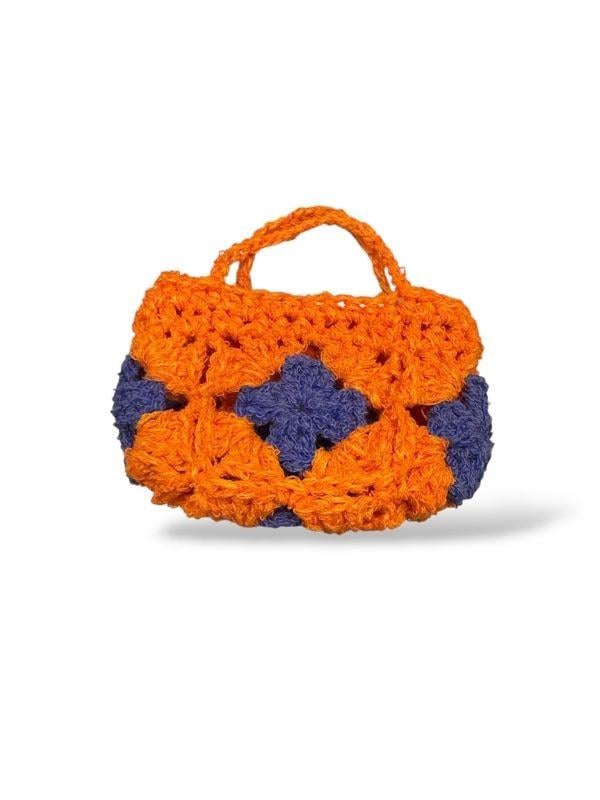 Barbie Bebek için El Örgüsü Çiçek Detaylı Elbise ve Çanta İkili Takım