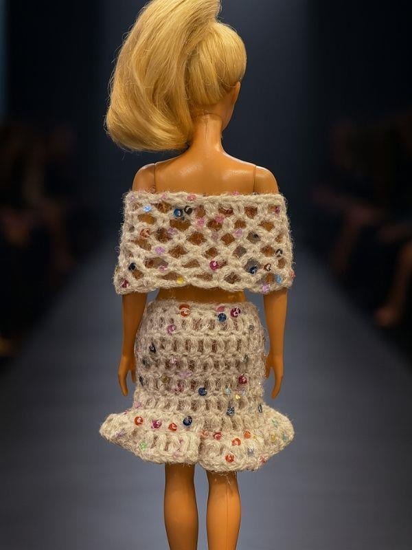 Barbie Bebek için El Örgüsü Üst ve Etek İkili Takım