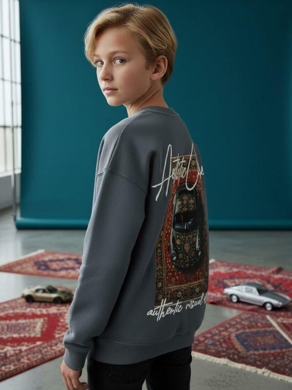 Erkek Çocuk Sırtı Araba Baskılı Tasarım Sweatshirt