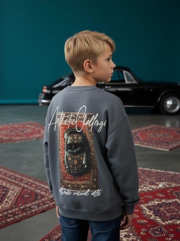 Erkek Çocuk Sırtı Araba Baskılı Tasarım Sweatshirt