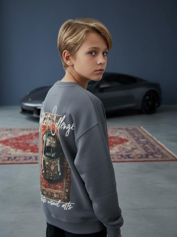 Erkek Çocuk Sırtı Araba Baskılı Tasarım Sweatshirt