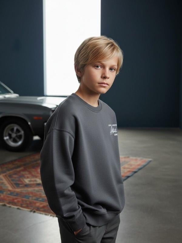 Erkek Çocuk Sırtı Araba Baskılı Tasarım Sweatshirt