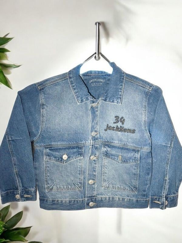 Erkek Çocuk Sırtı İşlemeli Büyük Cepli Kot Ceket