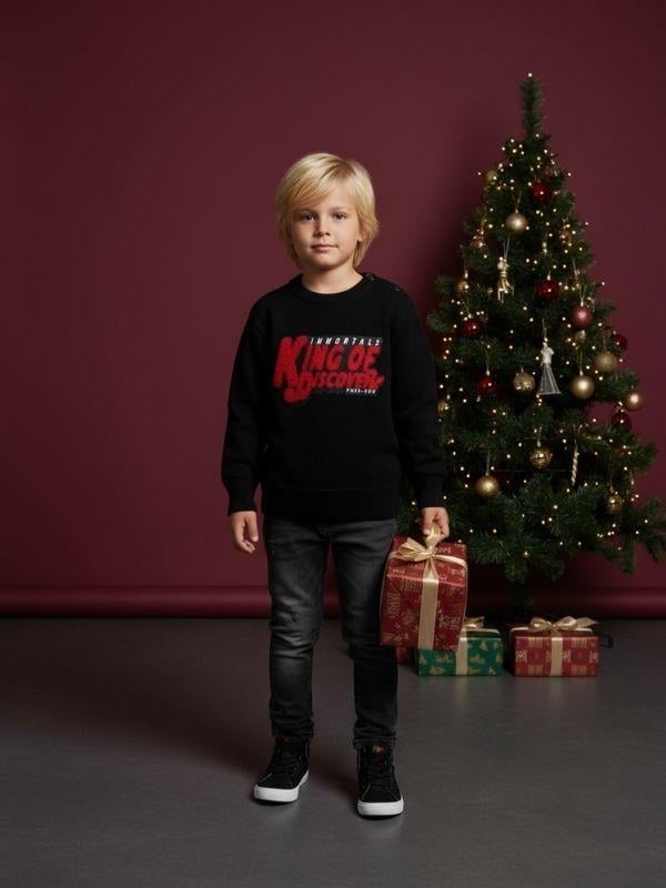 Erkek Çocuk Yakası Düğme Detaylı Yazılı Kazak