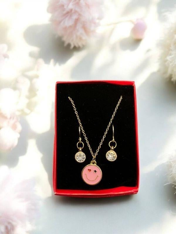 Gülen Yüz Charmlı Tasarım Kolye Küpe Set