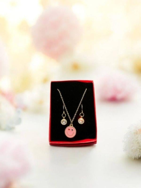 Gülen Yüz Charmlı Tasarım Kolye Küpe Set