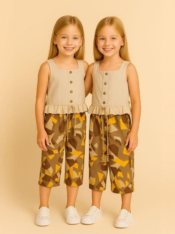Kız Çocuk Askılı Bluz ve Geometrik Desenli Pantolonlu Takım