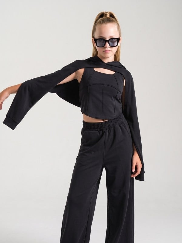 Kız Çocuk Büstiyer Detaylı Crop Sweatshirt ve Bol Paça Pantolonlu 3’lü Eşofman Takım
