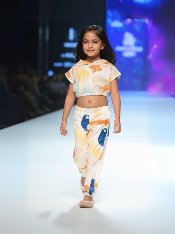 Kız Çocuk Kapüşonlu Crop T-shirt Yazlık Desenli Eşofman Takım