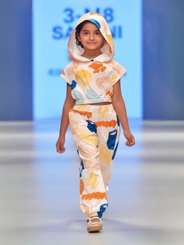 Kız Çocuk Kapüşonlu Crop T-shirt Yazlık Desenli Eşofman Takım