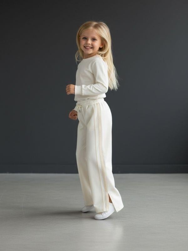 Kız Çocuk Yanları Güpür Detaylı Yırtmaçlı TasarımEşofman Altı