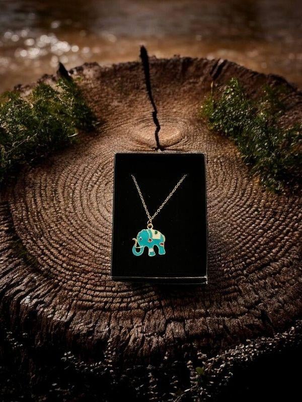 Mavi Fil Tasarımlı Zarif Kolye