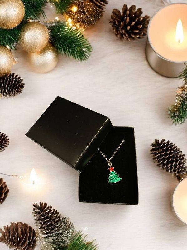 Yılbaşı Temalı Çam Ağacı Charmlı Kutulu Tasarım Kolye