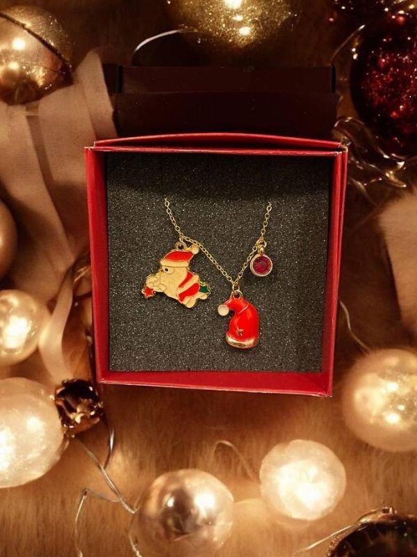 Yılbaşı Temalı Noel Baba ve Şapka Charmlı Kutulu Tasarım Kolye
