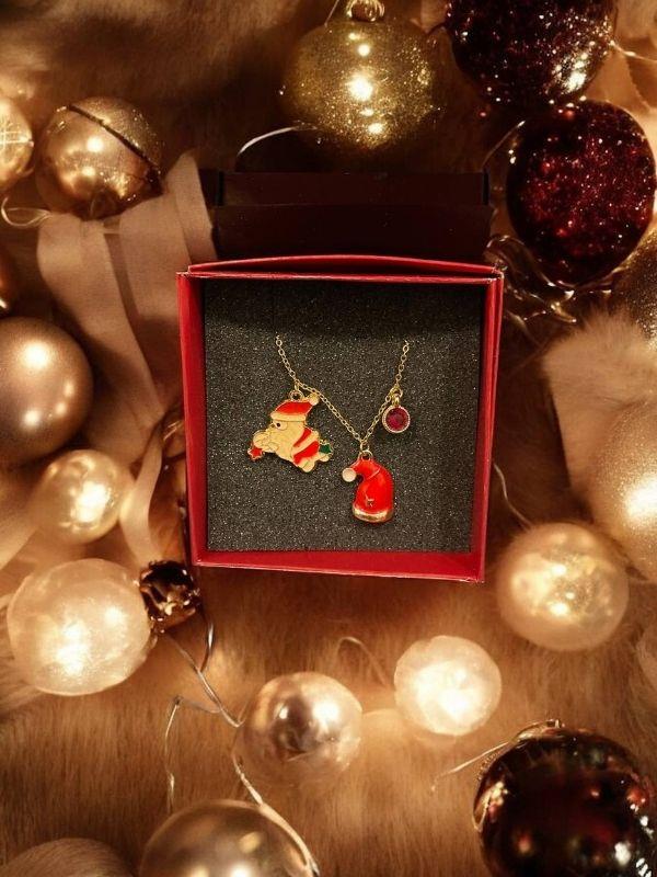 Yılbaşı Temalı Noel Baba ve Şapka Charmlı Kutulu Tasarım Kolye
