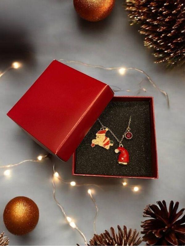 Yılbaşı Temalı Noel Baba ve Şapka Charmlı Kutulu Tasarım Kolye