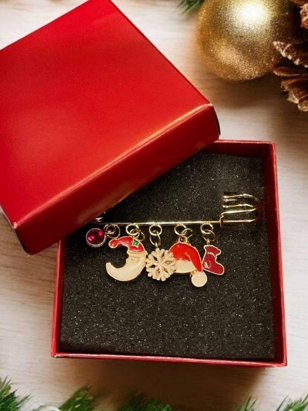 Yılbaşı Temalı Tasarım Beşli Noel Charmlı Kutulu Yaka İğnesi