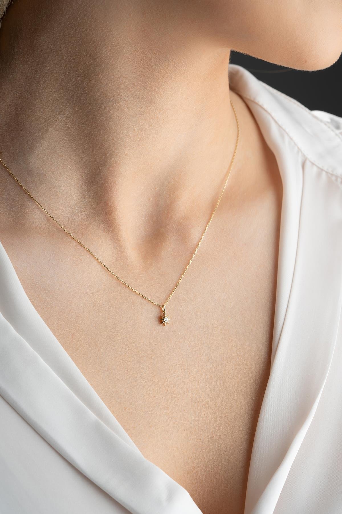 14 Ayar Altın 0.02 Ct Pırlantalı Tektaş Güneş Model Kolye