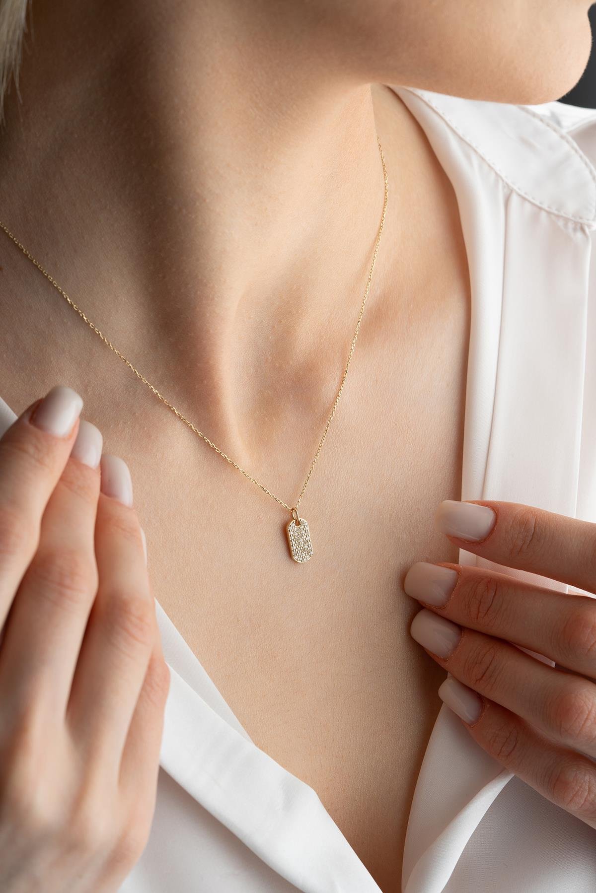 14 Ayar Altın 0.28 Ct Pırlantalı Dikdörtgen Model Kolye