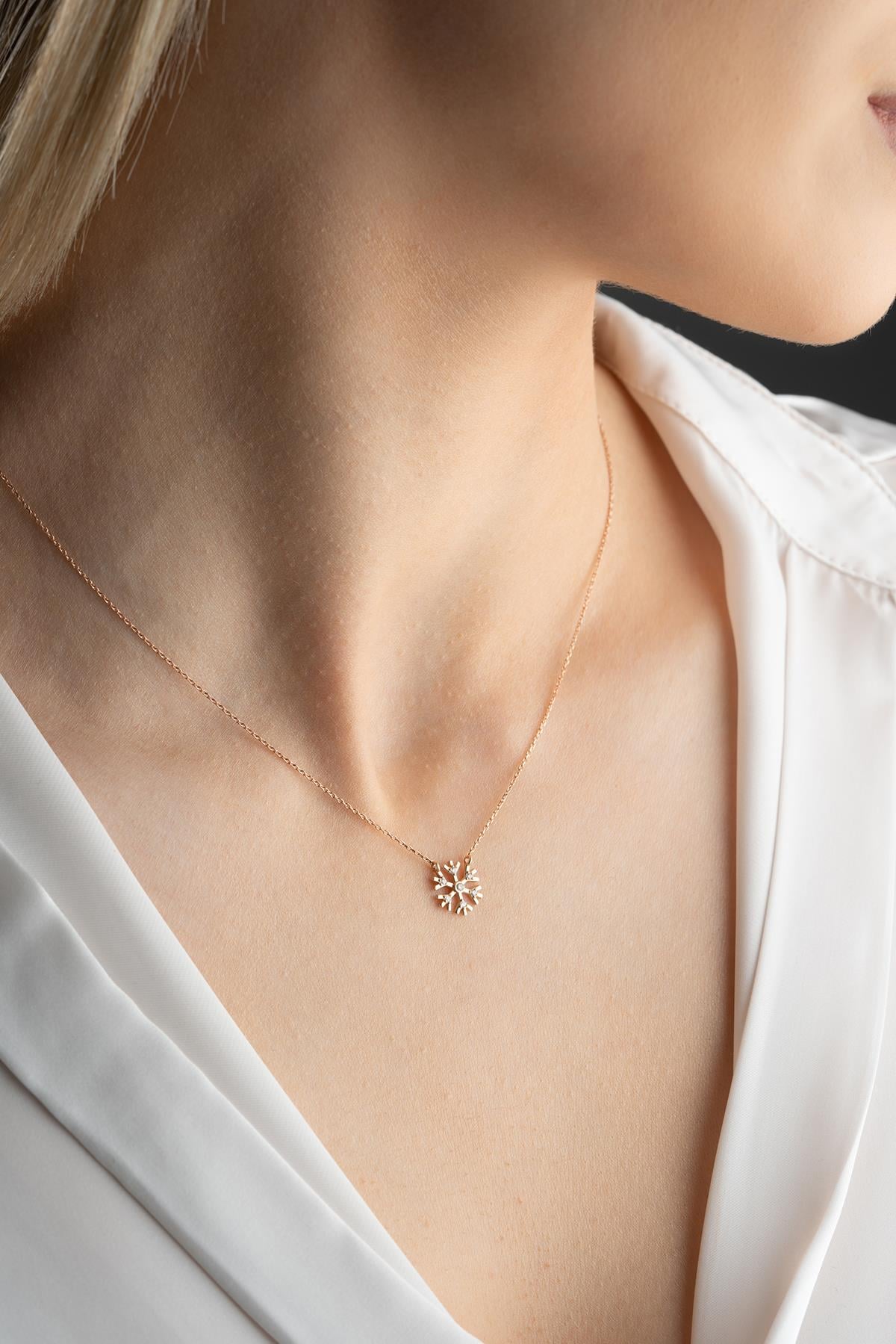 14 Ayar Altın 0.05 Ct Pırlantalı  Minimal Kartanesi Model Kolye