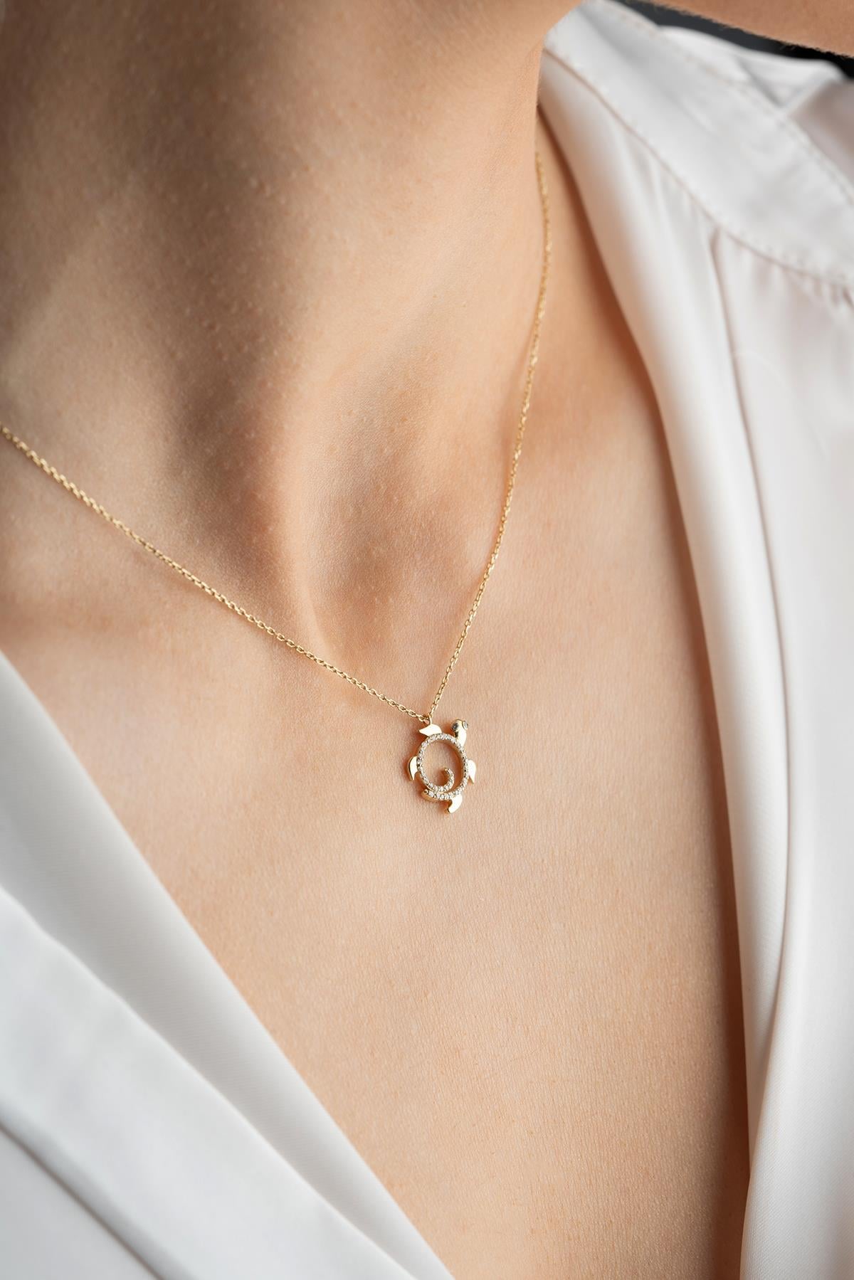 14 Ayar Altın 0.10 Ct Pırlantalı Kaplumbağa Model Kolye