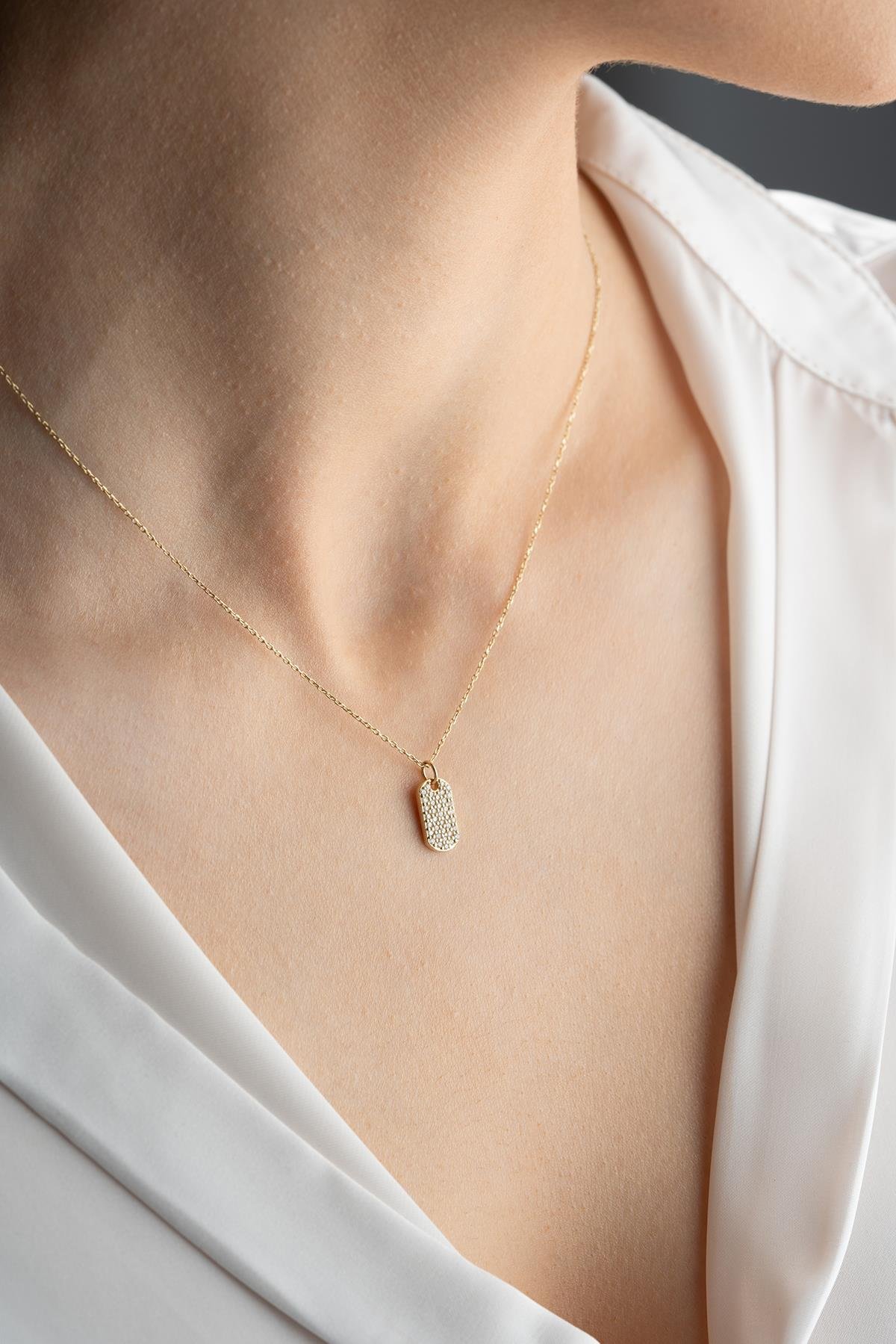 14 Ayar Altın 0.28 Ct Pırlantalı Dikdörtgen Model Kolye