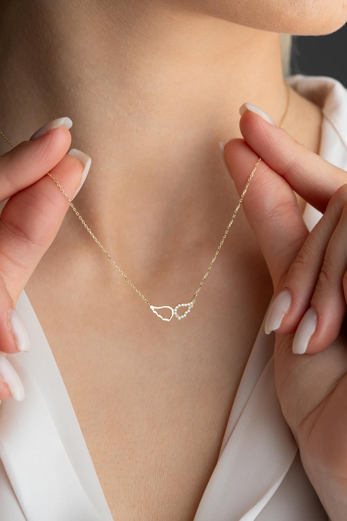 14 Ayar Altın 0.10 Ct Pırlantalı Melek Kanadı Model Kolye