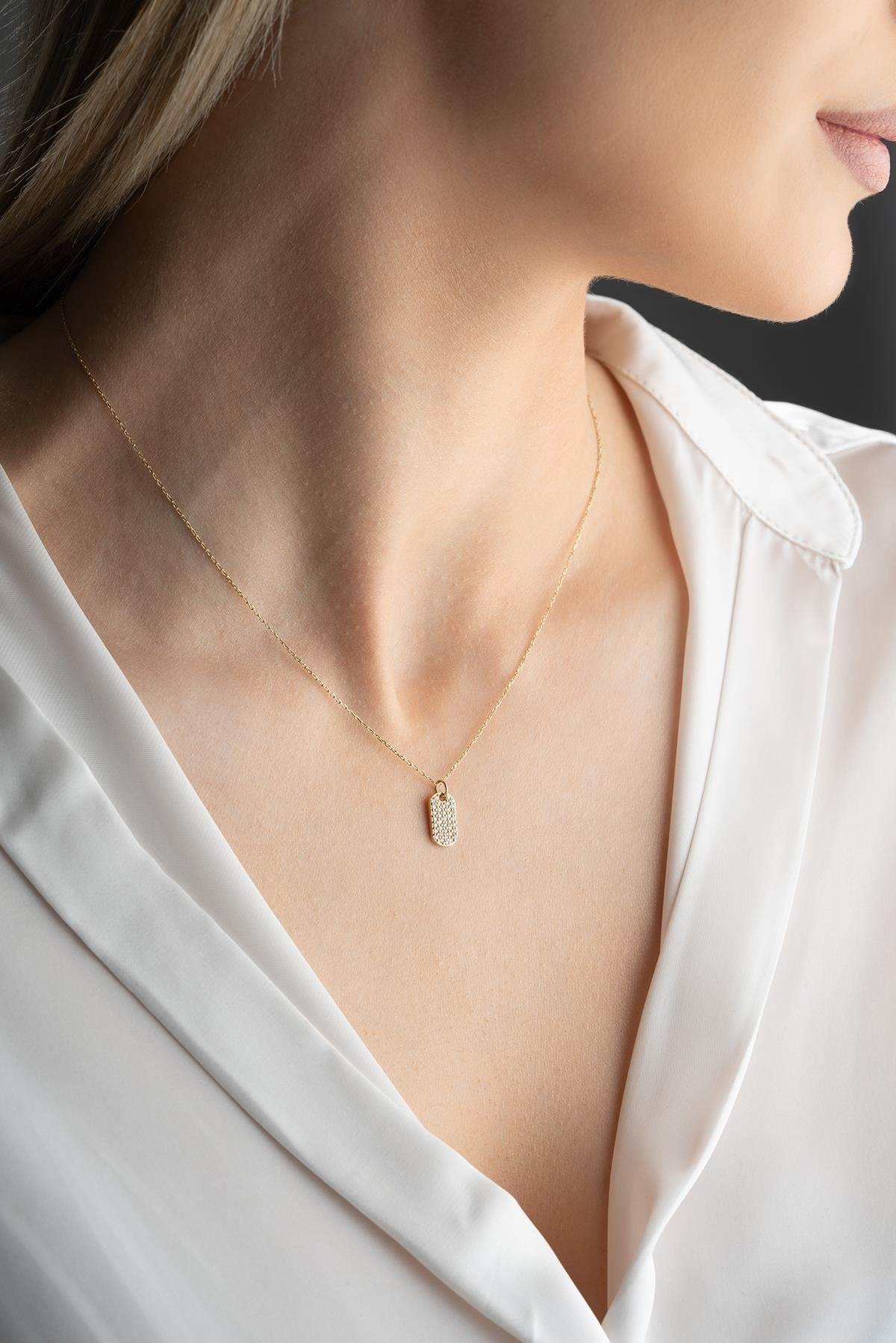 14 Ayar Altın 0.28 Ct Pırlantalı Dikdörtgen Model Kolye