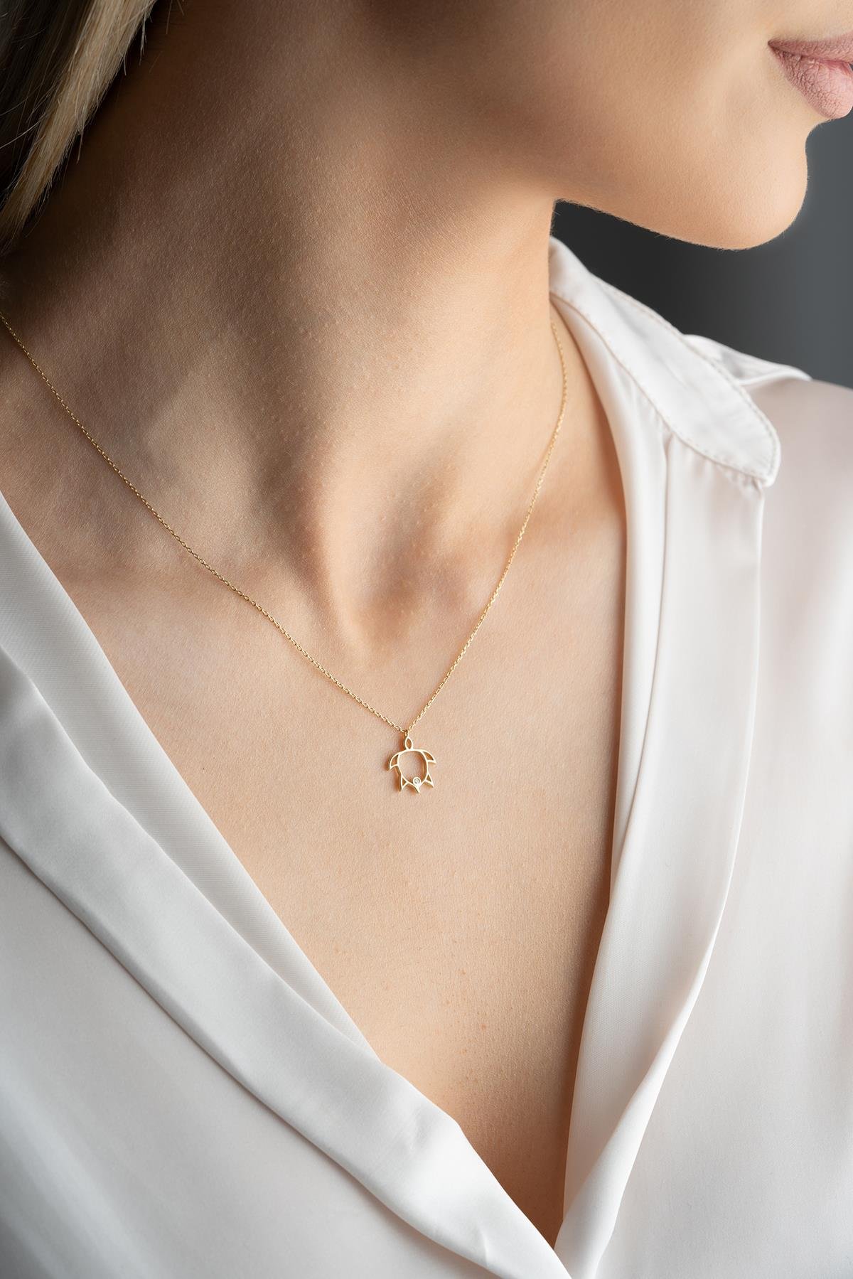 14 Ayar Altın 0.01 Ct Pırlantalı Tektaş Kaplumbağa Model Kolye