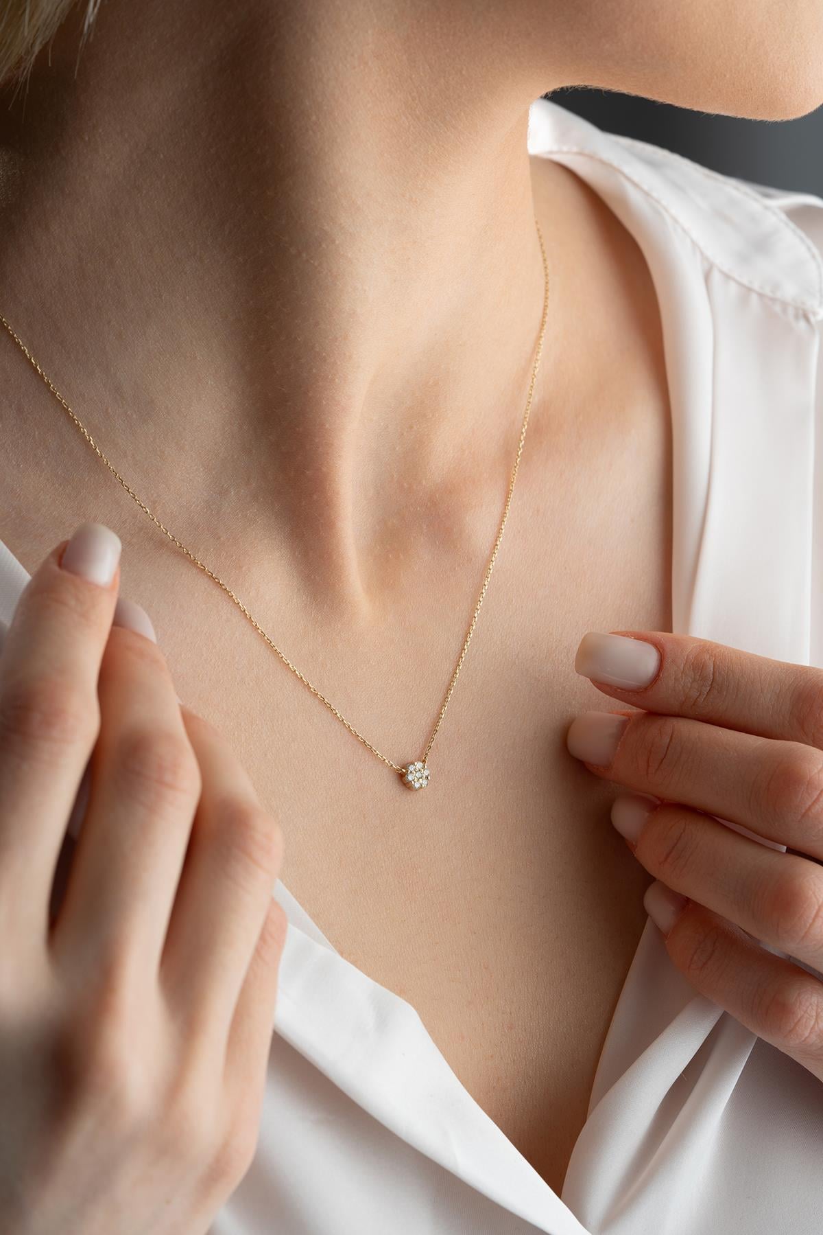 14 Ayar Altın 0.15 Ct Pırlantalı  Minimal Kır Çiçeği Model Kolye