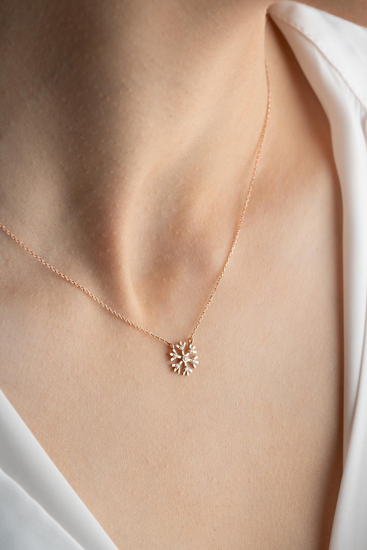 14 Ayar Altın 0.05 Ct Pırlantalı  Minimal Kartanesi Model Kolye