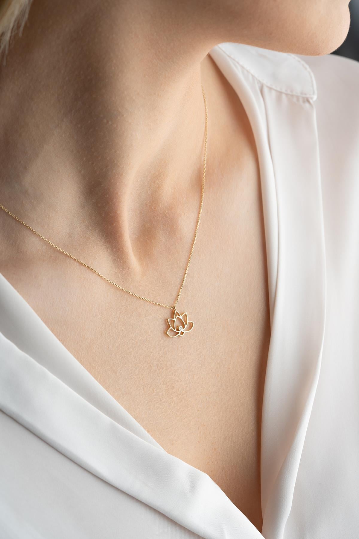 14 Ayar Altın 0.02 Ct Pırlantalı Lotus Çiçeği Model Kolye