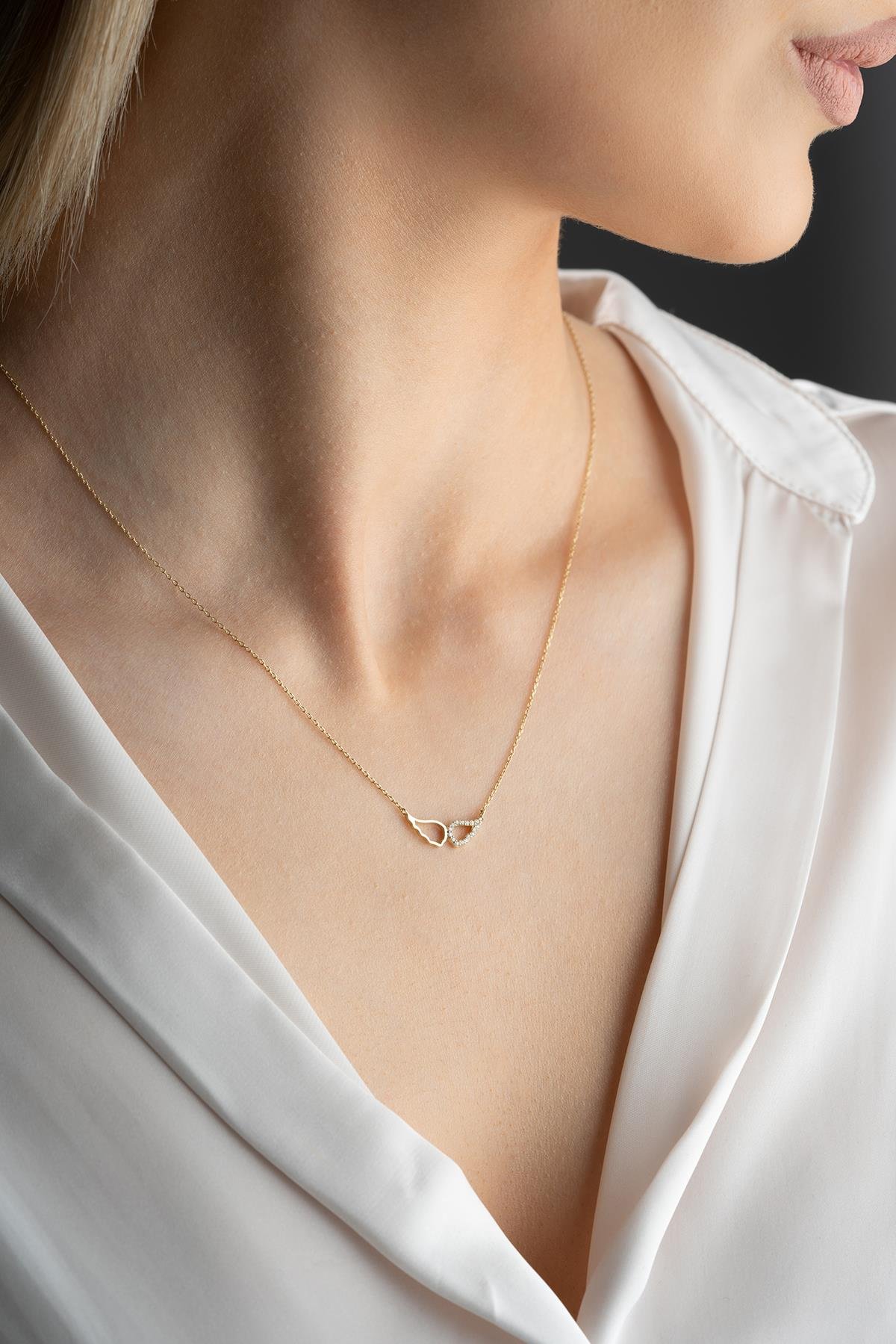 14 Ayar Altın 0.10 Ct Pırlantalı Melek Kanadı Model Kolye