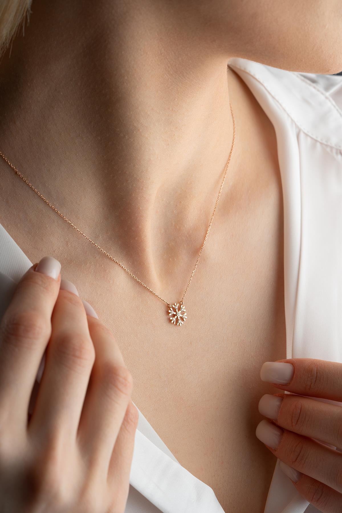 14 Ayar Altın 0.05 Ct Pırlantalı  Minimal Kartanesi Model Kolye