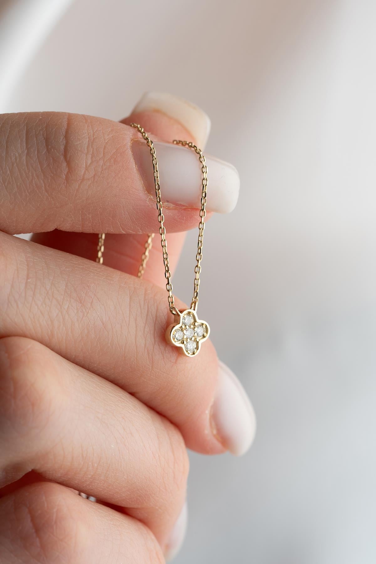 14 Ayar Altın 0.11 Ct Pırlantalı Yonca Model Kolye
