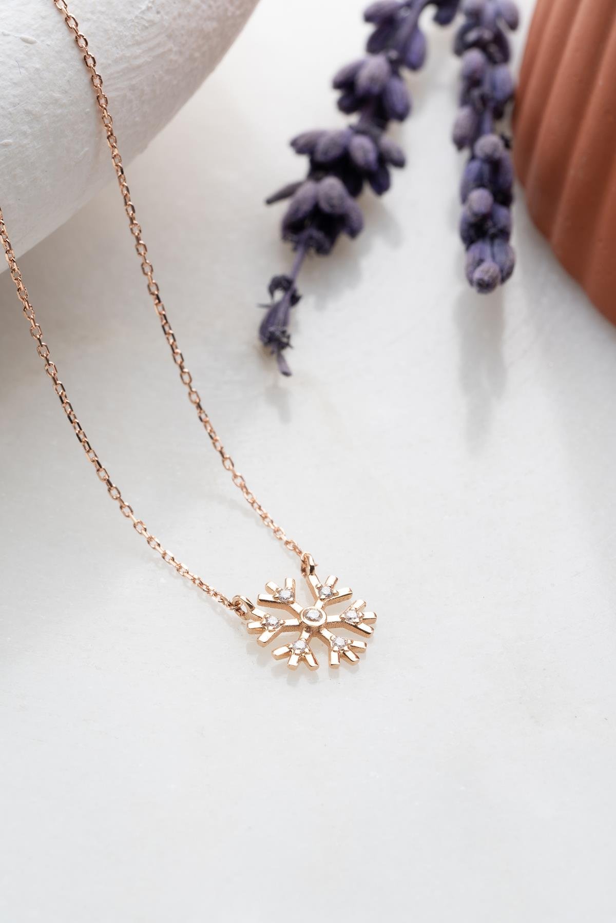 14 Ayar Altın 0.05 Ct Pırlantalı  Minimal Kartanesi Model Kolye