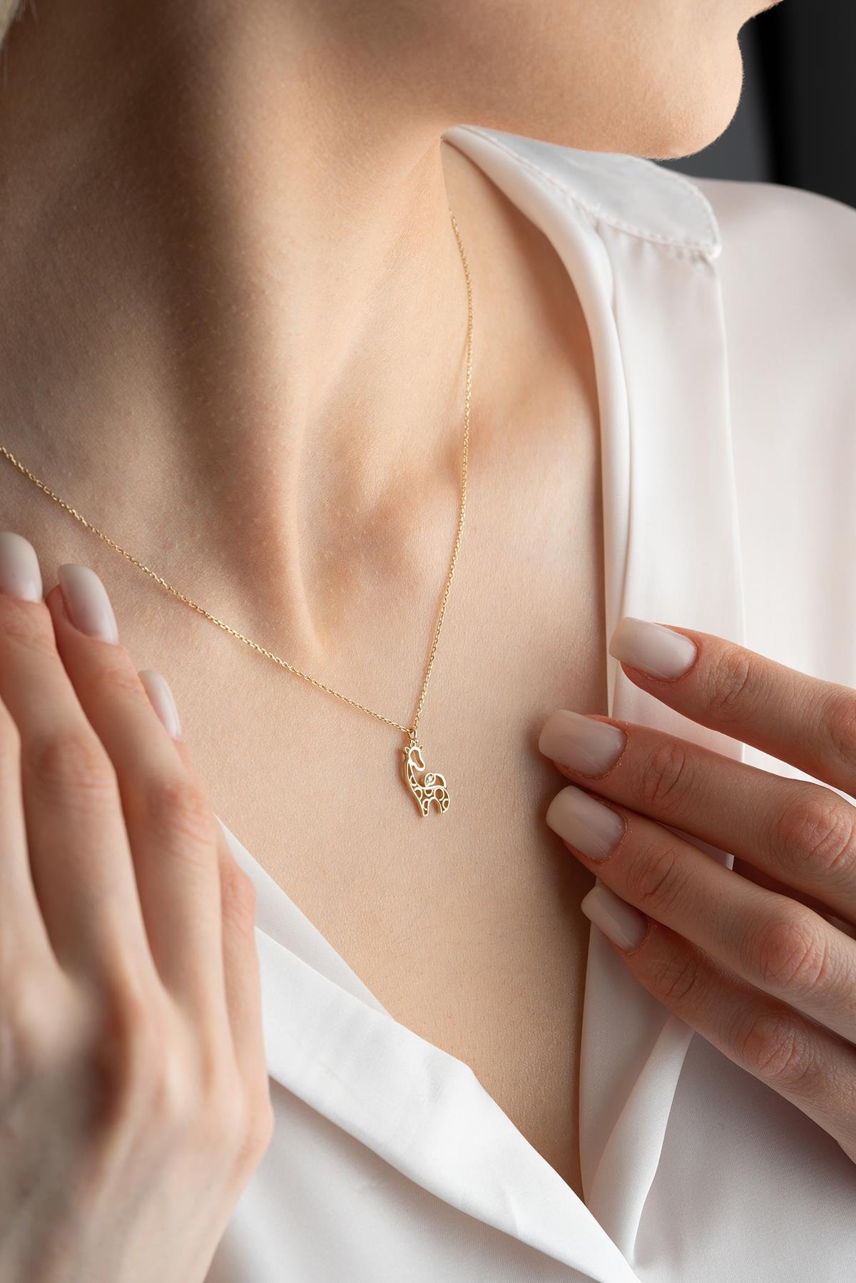 14 Ayar Altın 0.02 Ct Pırlantalı Zürafa Model Kolye