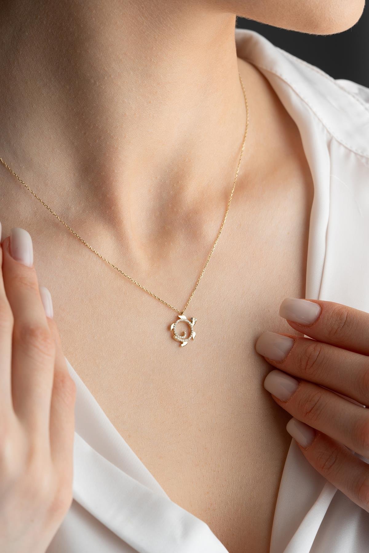 14 Ayar Altın 0.10 Ct Pırlantalı Kaplumbağa Model Kolye