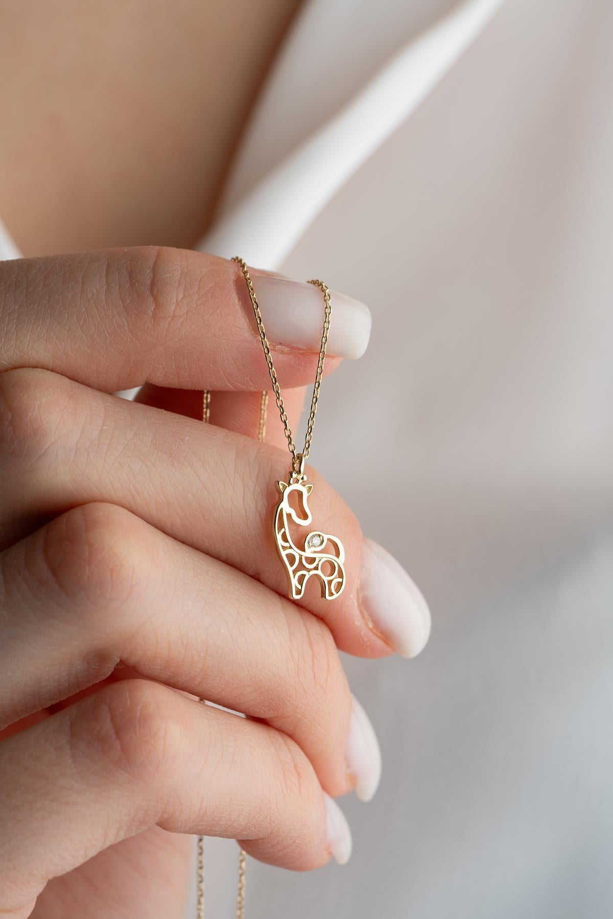 14 Ayar Altın 0.02 Ct Pırlantalı Zürafa Model Kolye