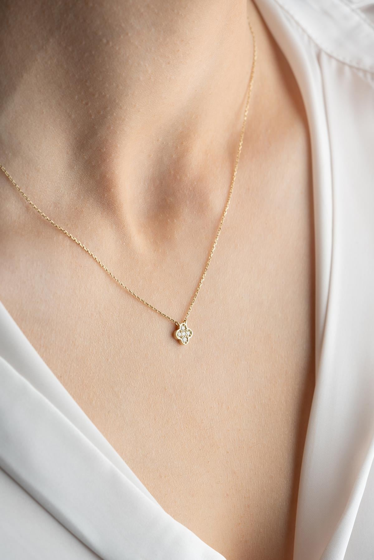 14 Ayar Altın 0.11 Ct Pırlantalı Yonca Model Kolye