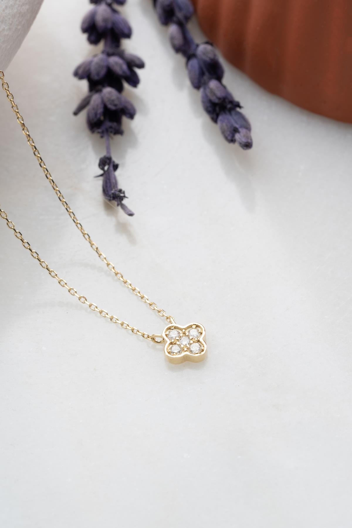 14 Ayar Altın 0.11 Ct Pırlantalı Yonca Model Kolye