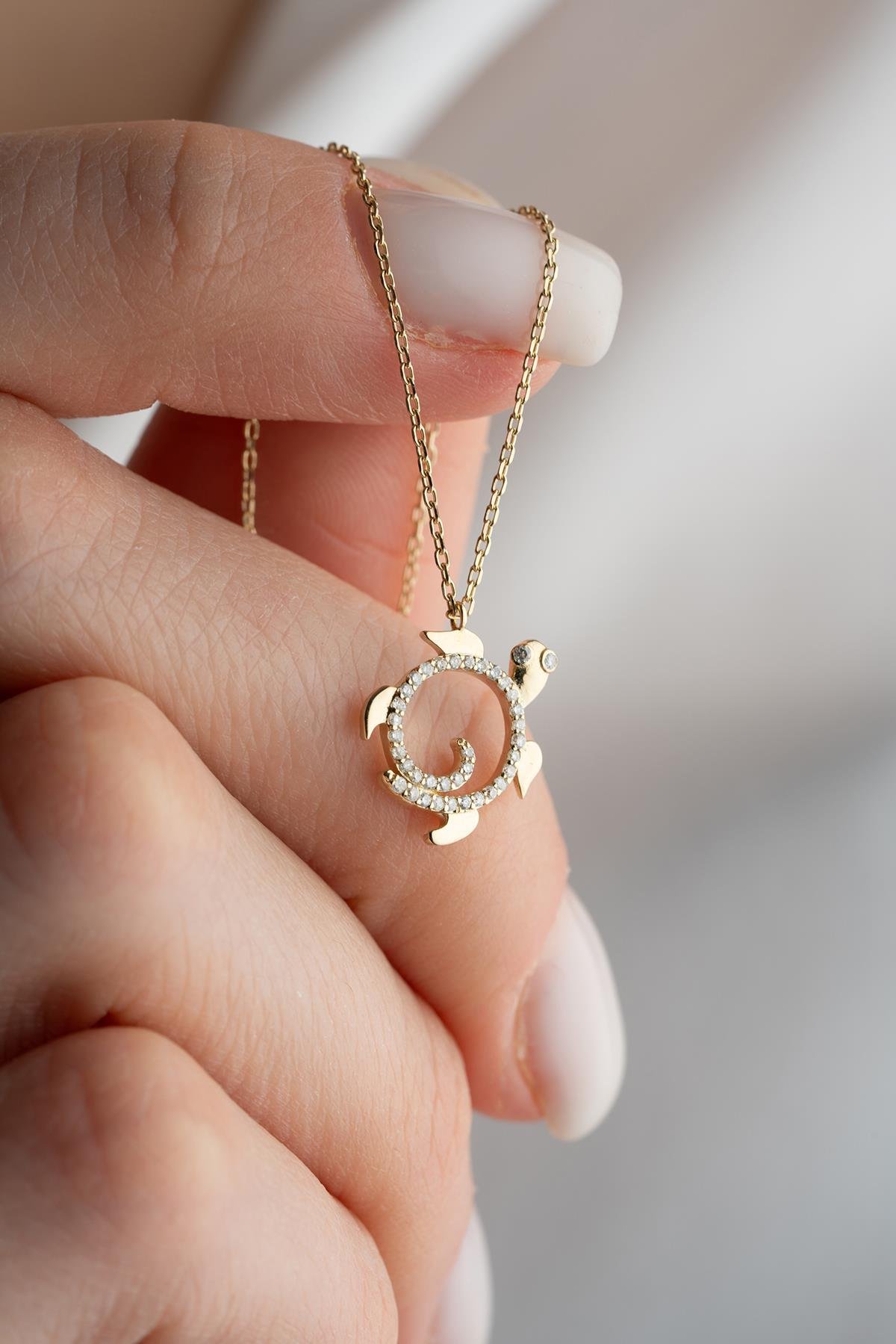 14 Ayar Altın 0.10 Ct Pırlantalı Kaplumbağa Model Kolye