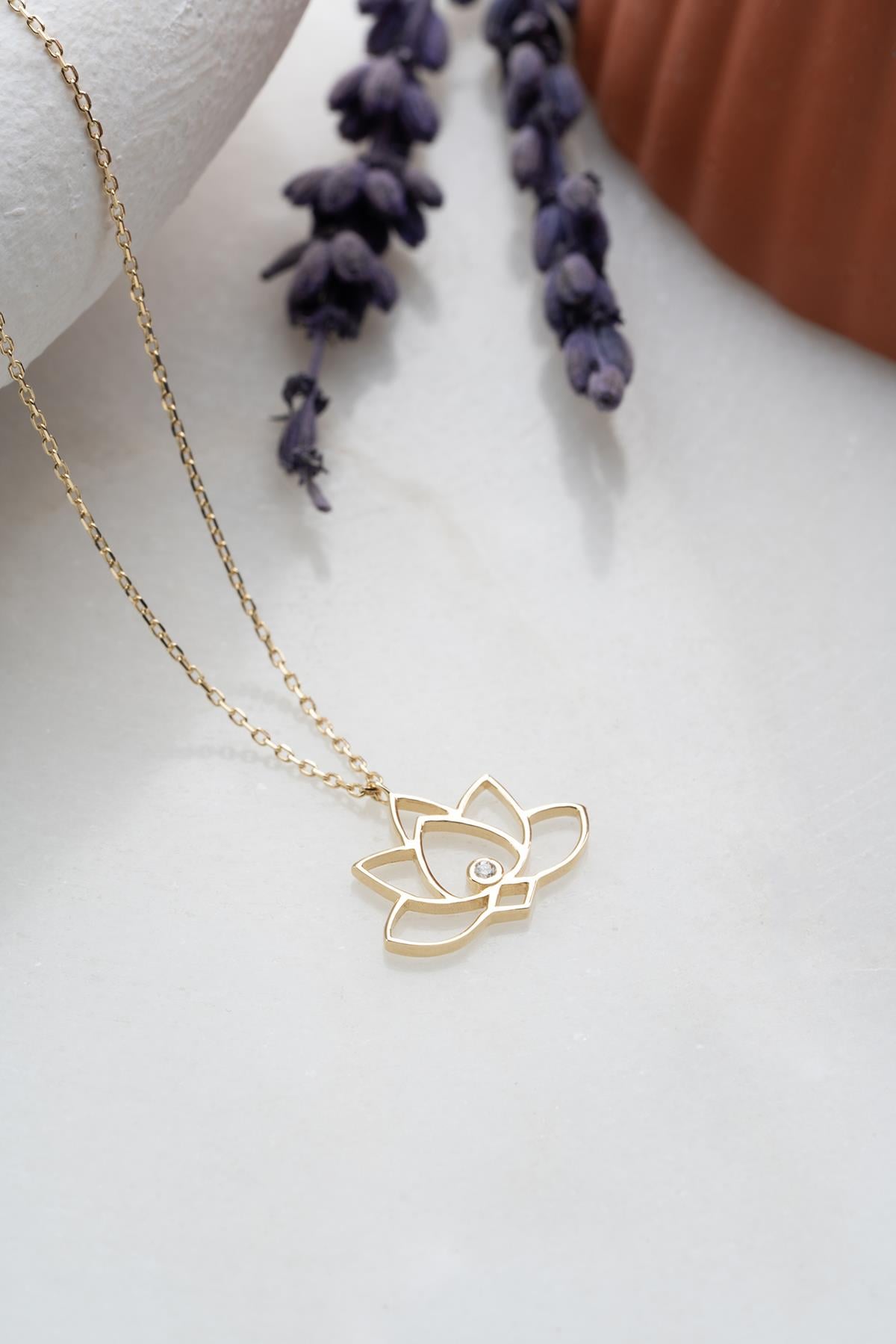 14 Ayar Altın 0.02 Ct Pırlantalı Lotus Çiçeği Model Kolye