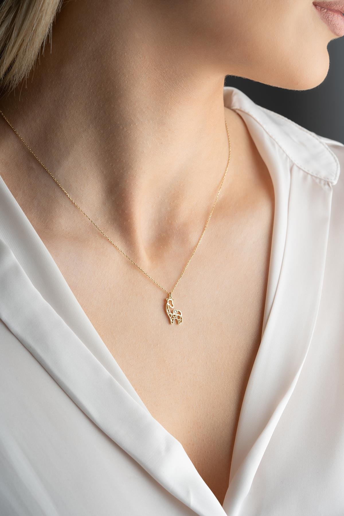 14 Ayar Altın 0.02 Ct Pırlantalı Zürafa Model Kolye